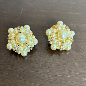Vintage Elegant Gold tone and Pearl rhinestone Cluster clip Earrings